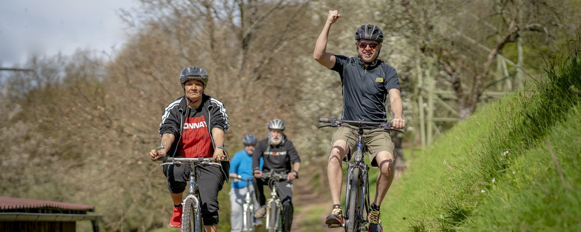 Gemeinsame Fahrradtour mit der therapeutischen Gruppe bei der alle Freude haben